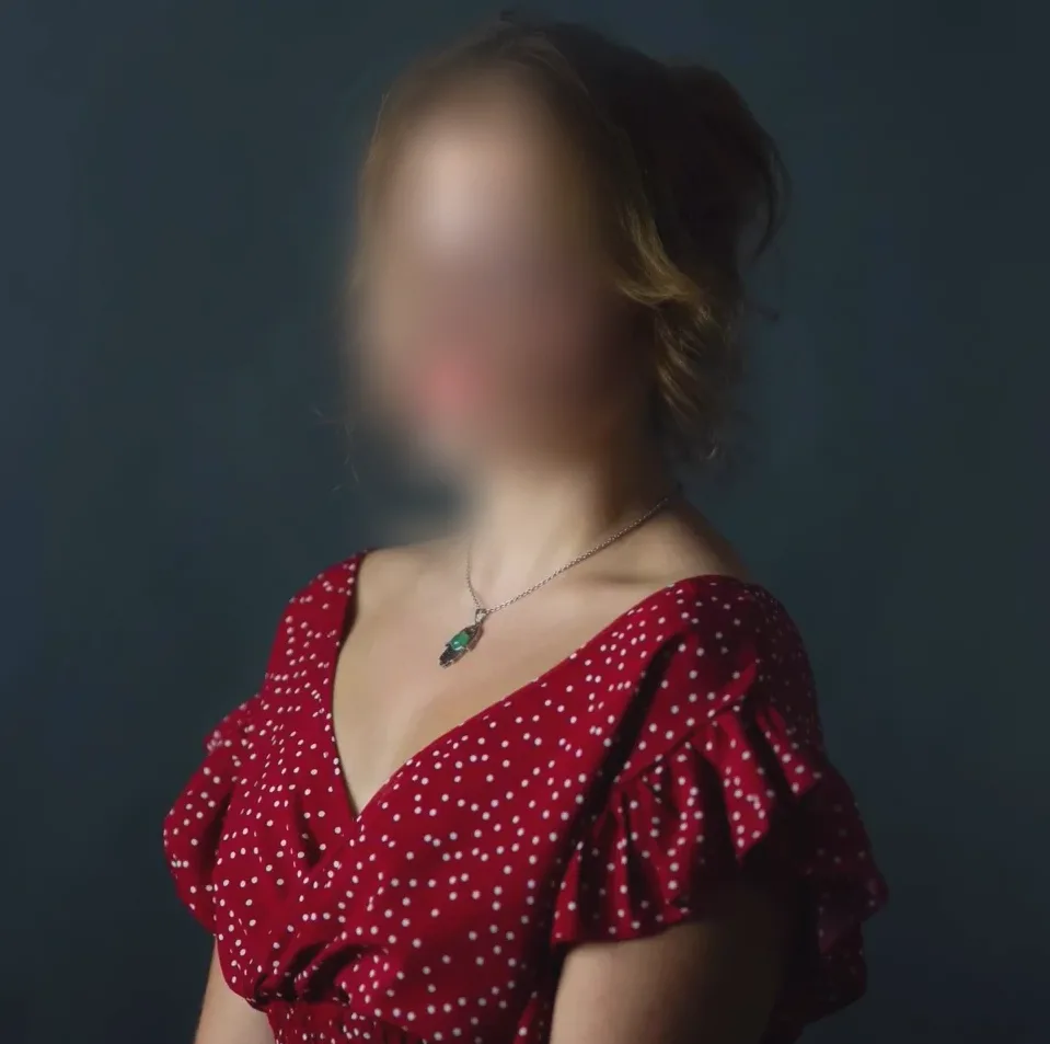 Angelica, 25