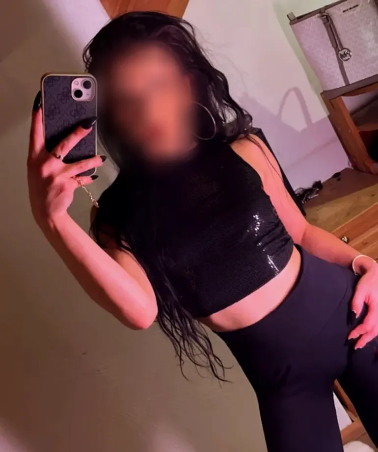 Camilla, 27