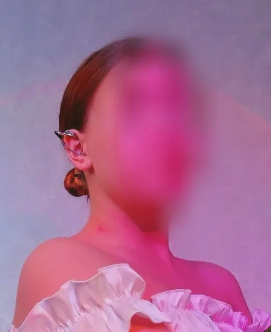 Lilly, 28