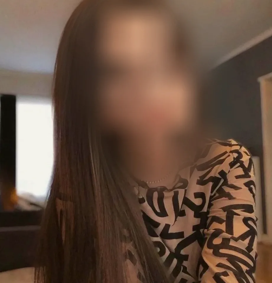 Nora, 21