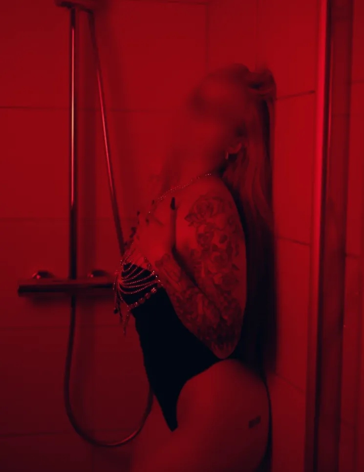 Rebecca, 25