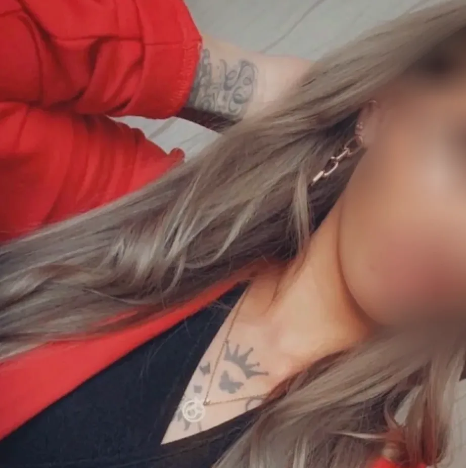 Sofia, 32